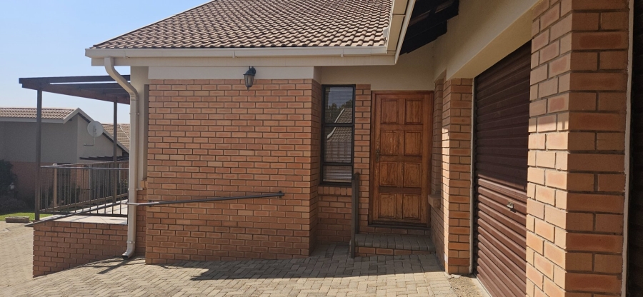 2 Bedroom Property for Sale in Langenhovenpark Free State